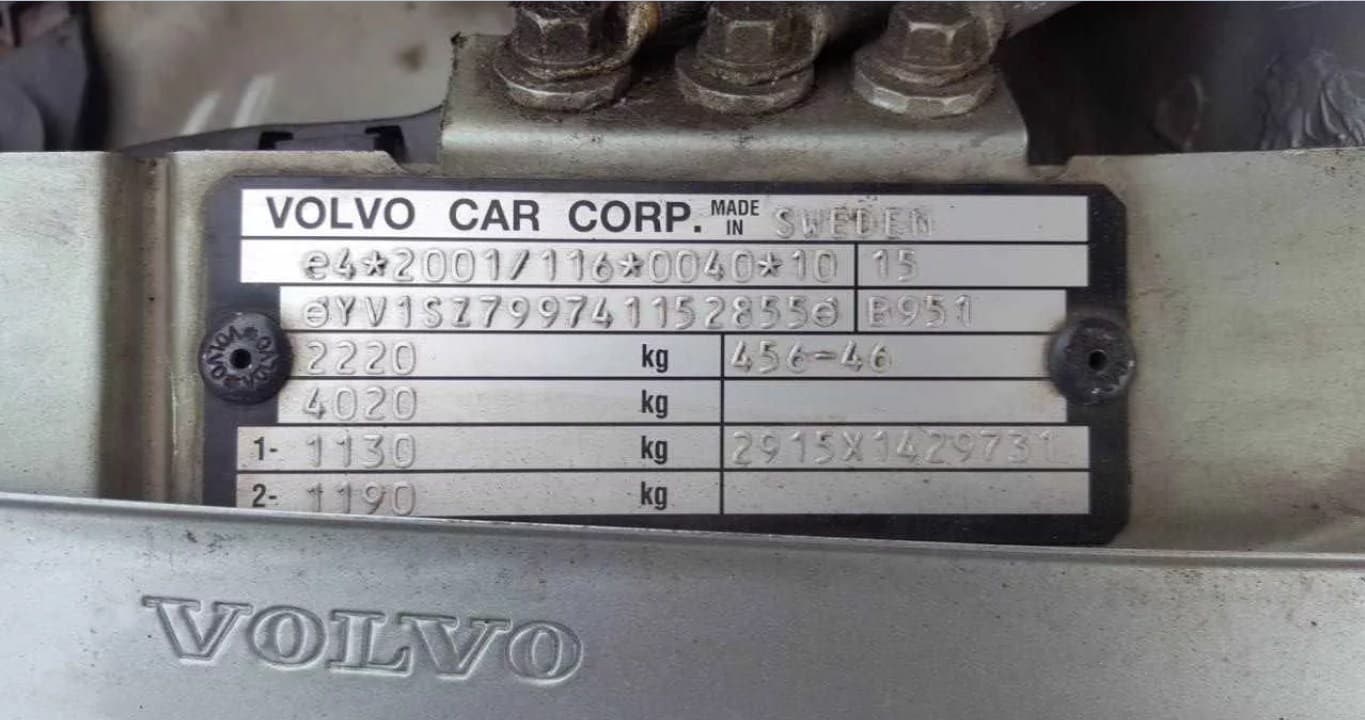 Табличка с VIN кодом на Volvo