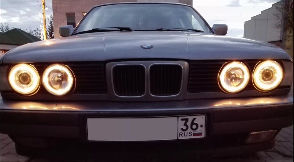Ангельские глазки BMW E34 в ночи