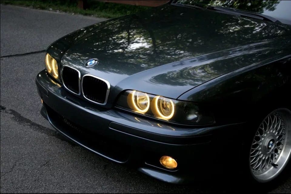 Ангельские глазки BMW E39 в ночи