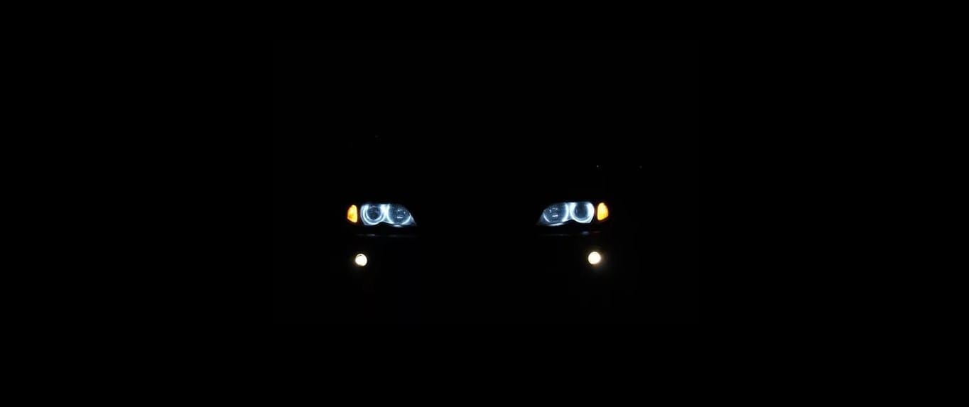 Ангельские глазки BMW E46 в ночи