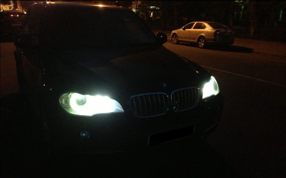 Ангельские глазки BMW E70 X5 в ночи