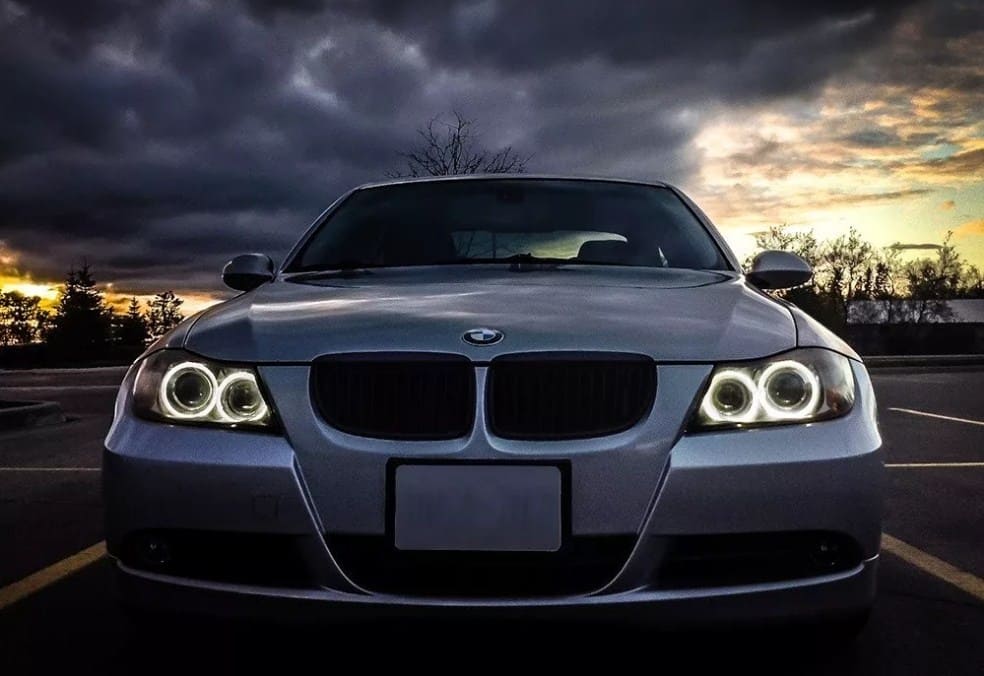 Ангельские глазки BMW E90 3 series в ночи