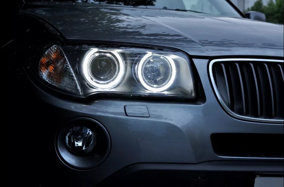 Ангельские глазки BMW E83 X3 в ночи