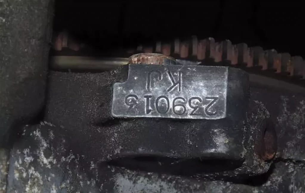 Расположение номера двигателя на Mazda Millenia
