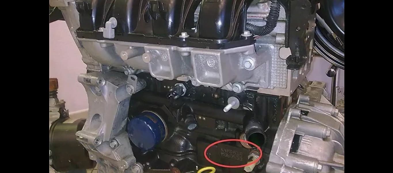 Расположение номера двигателя на Renault Megan