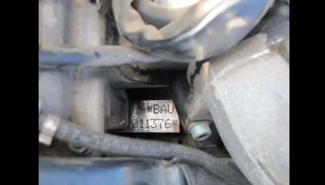 Расположение номера двигателя на Volkswagen Passat B5